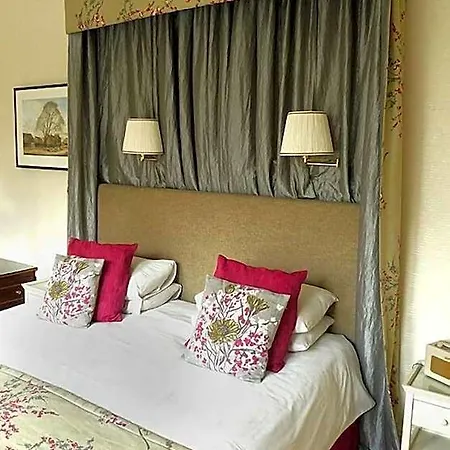 Hotel Ascot House