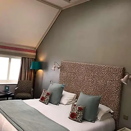 Ascot House Hotel