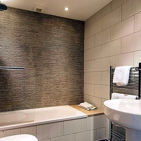 Ascot House Hotel